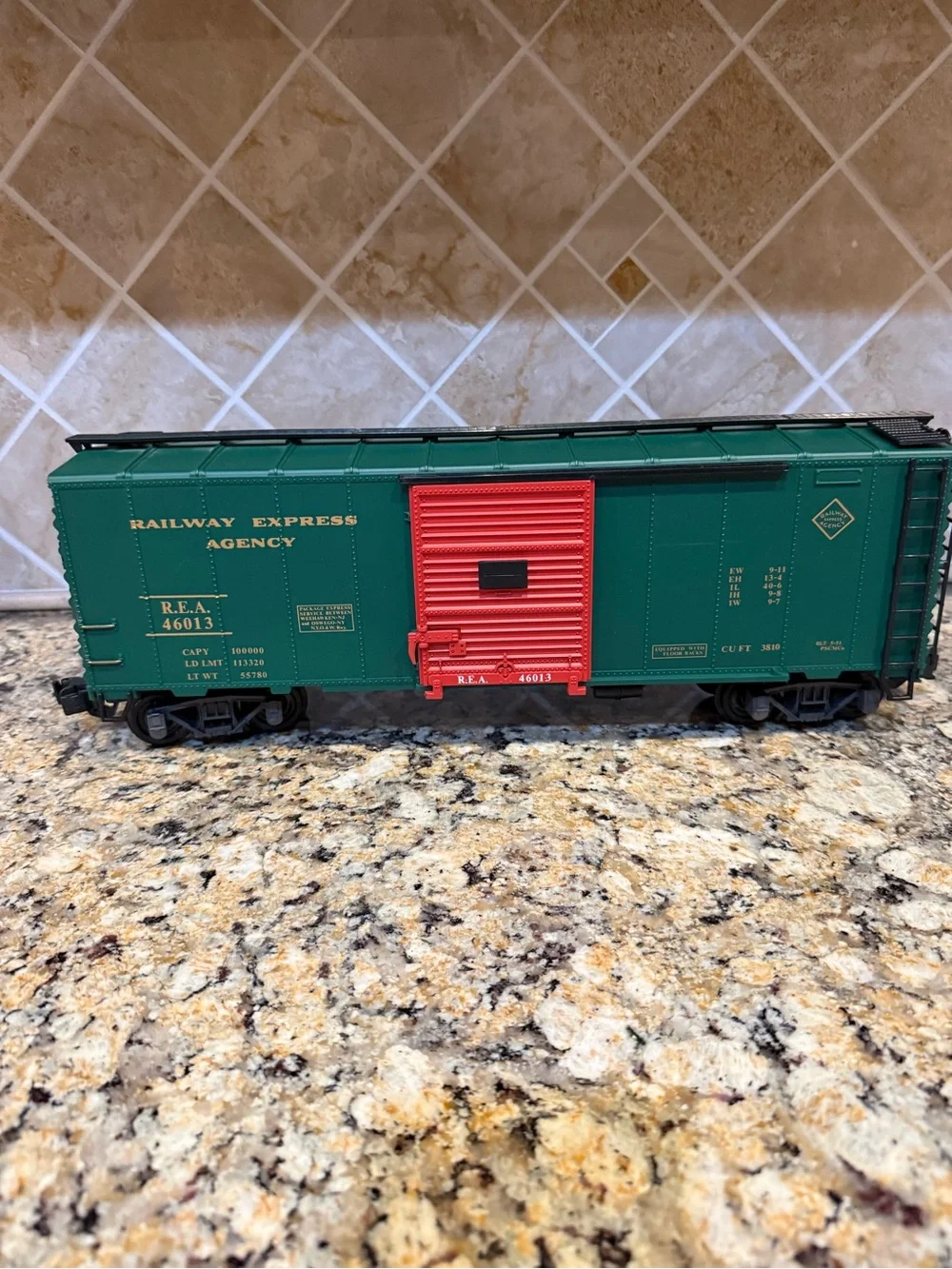 Railway Express Agency REA-46013 the box car G scale, new in box